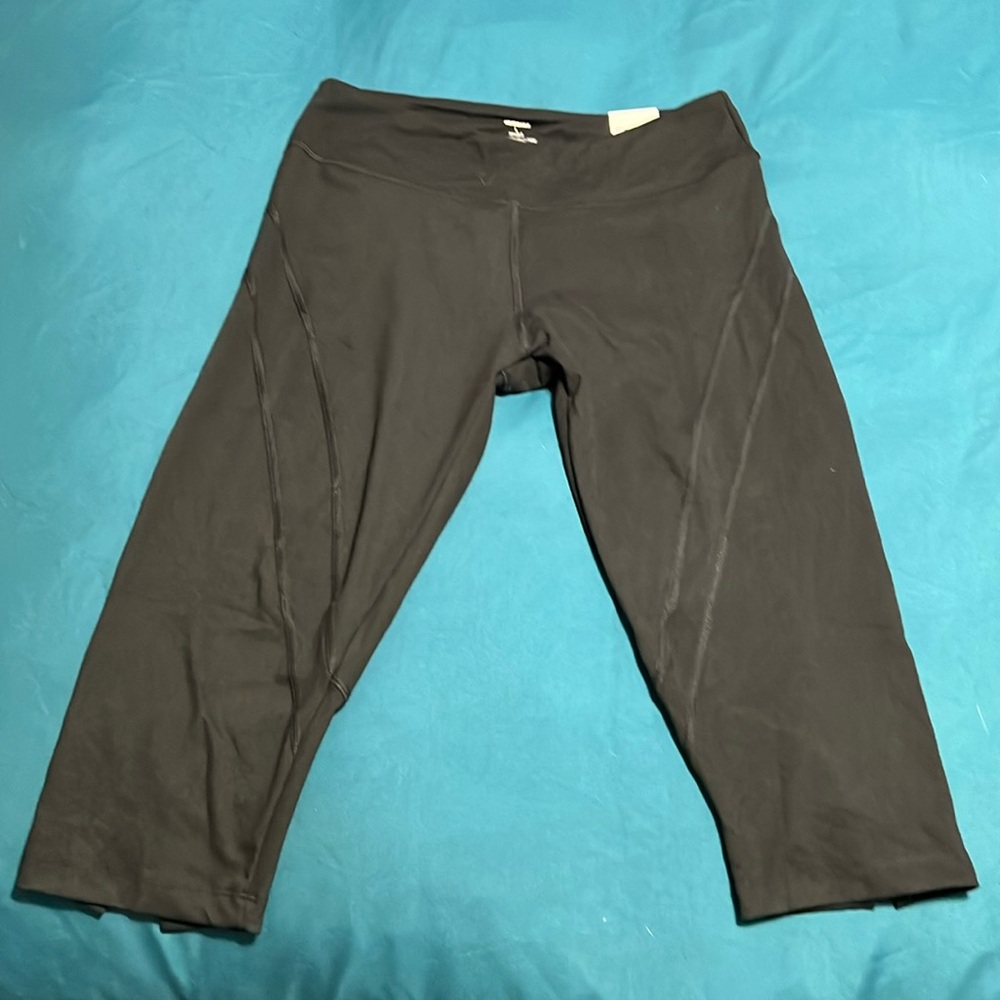 NWT Women’s sport capris